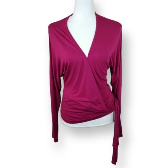 DAISY FUENTES FUCHSIA WRAP TOP SZ.M EUC - Picture 1 of 4